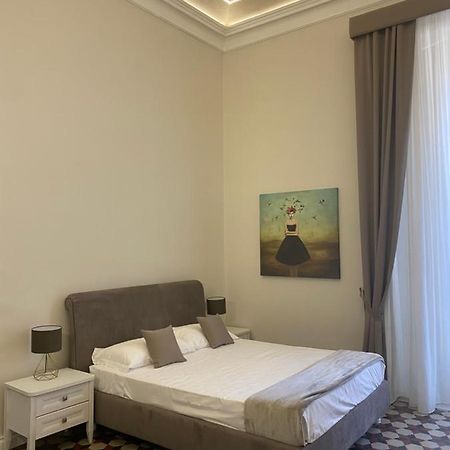 Domus Iole Appartamento Nel Centro Storico Catania Bagian luar foto