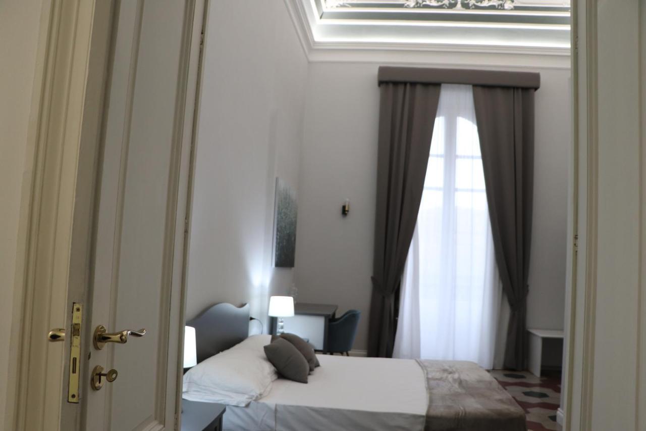 Domus Iole Appartamento Nel Centro Storico Catania Bagian luar foto