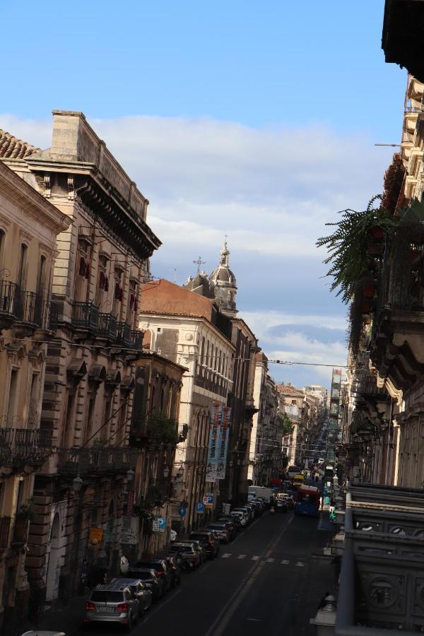 Domus Iole Appartamento Nel Centro Storico Catania Bagian luar foto