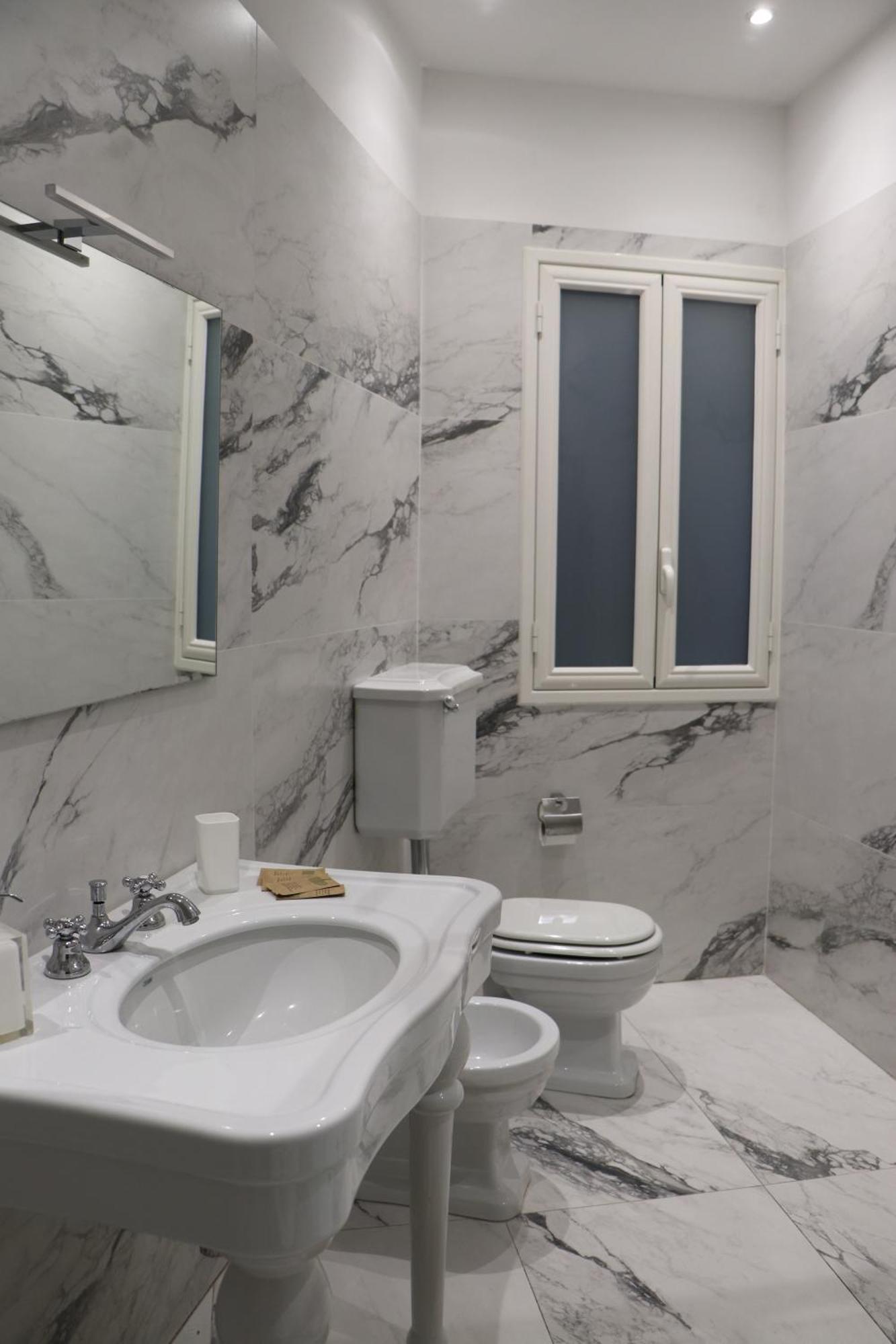 Domus Iole Appartamento Nel Centro Storico Catania Bagian luar foto