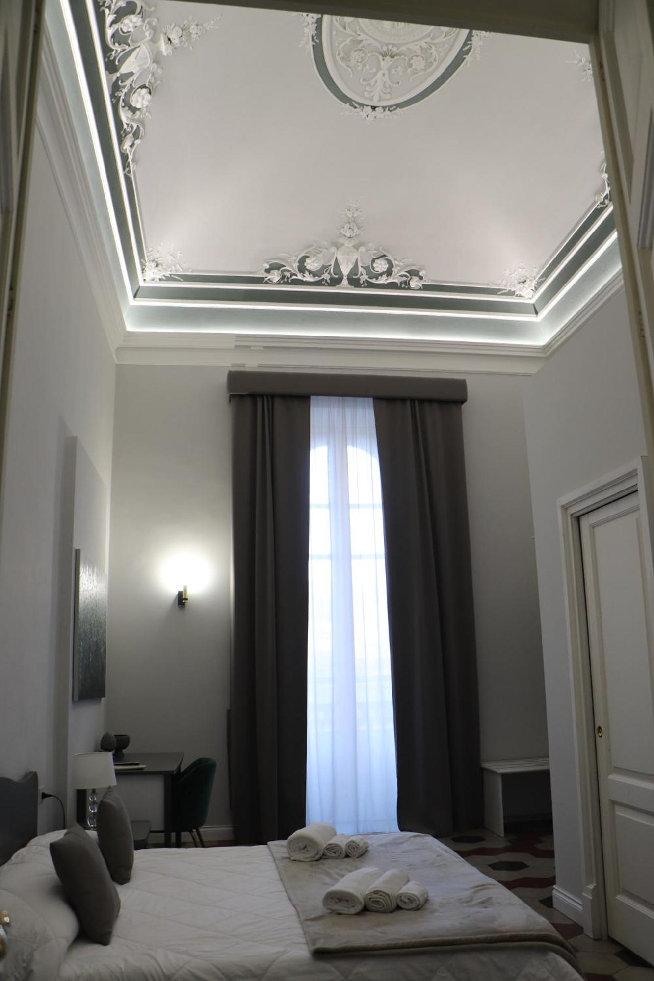 Domus Iole Appartamento Nel Centro Storico Catania Bagian luar foto