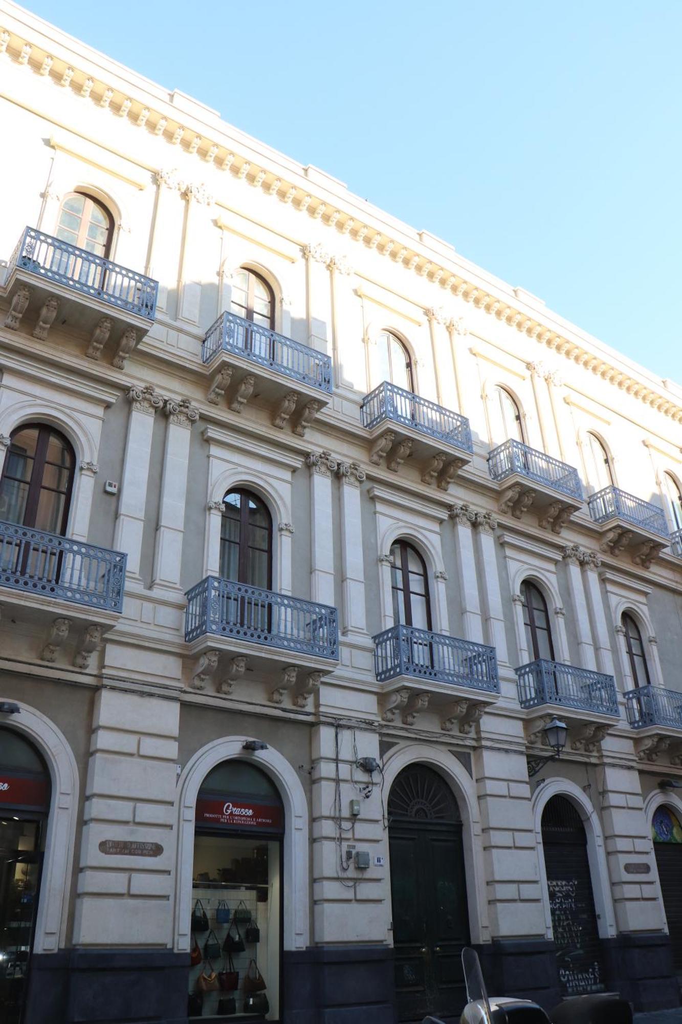 Domus Iole Appartamento Nel Centro Storico Catania Bagian luar foto